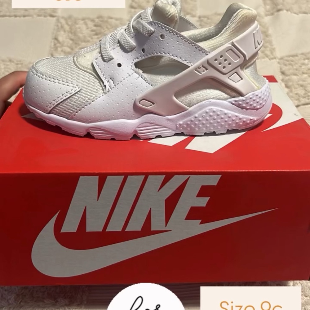 NEW Nike Huarache Size 9C (Toddler)